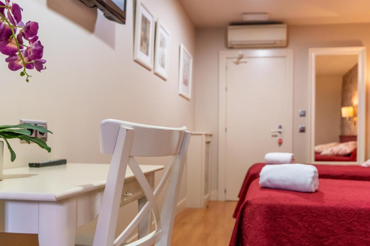 Hostal Matheu Мадрид Екстериор снимка