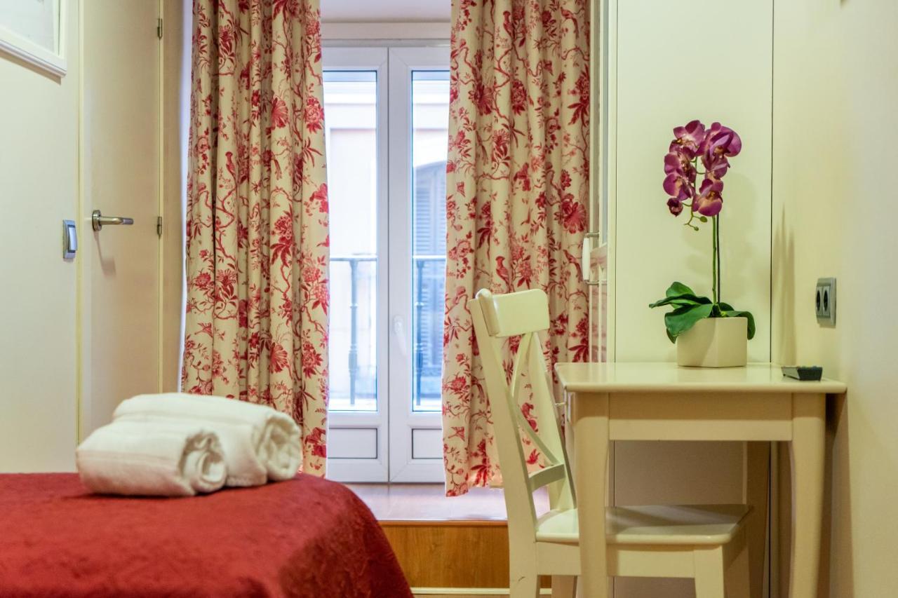 Hostal Matheu Мадрид Екстериор снимка