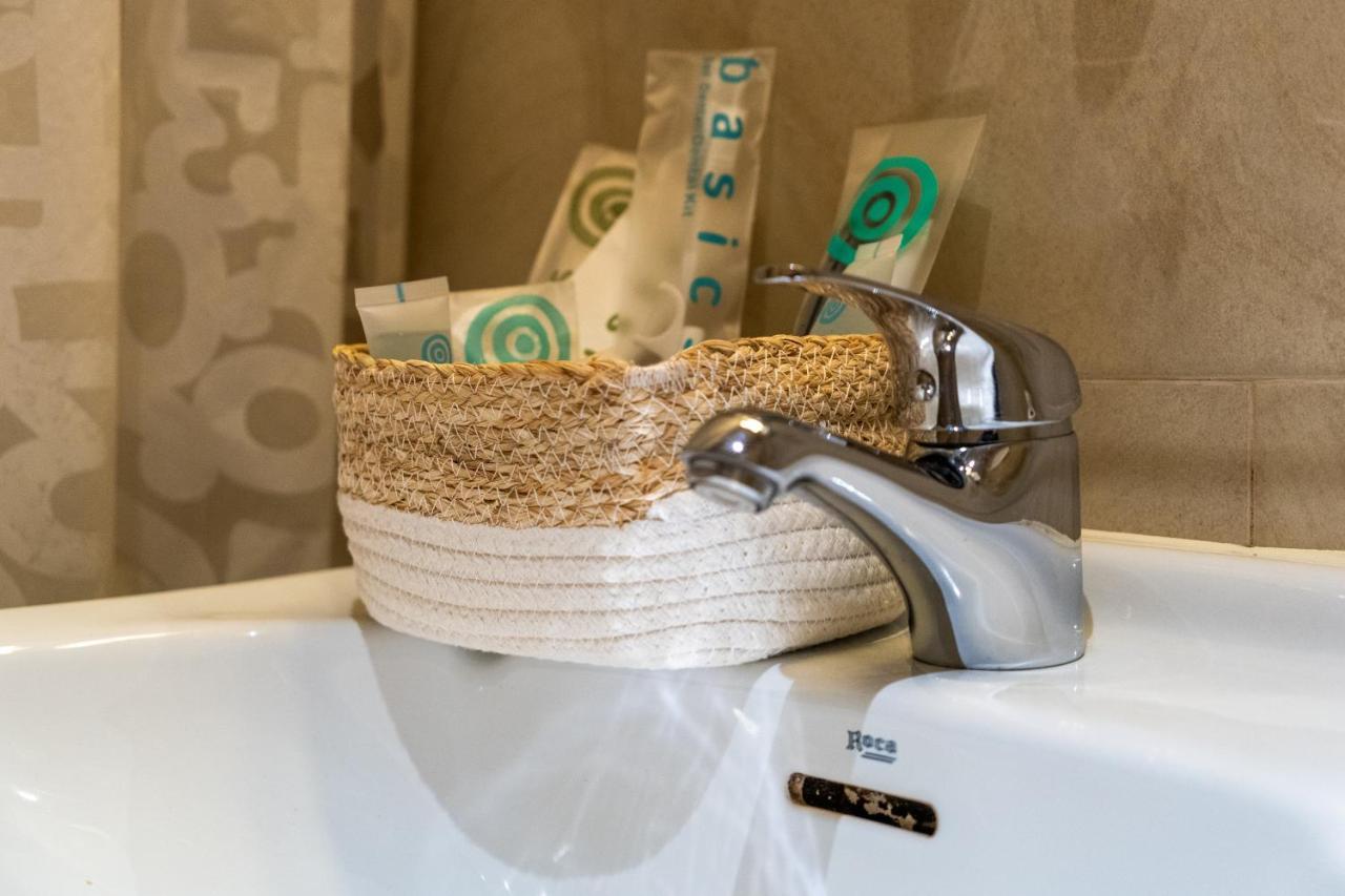 Hostal Matheu Мадрид Екстериор снимка