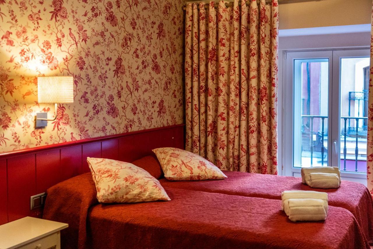 Hostal Matheu Мадрид Екстериор снимка