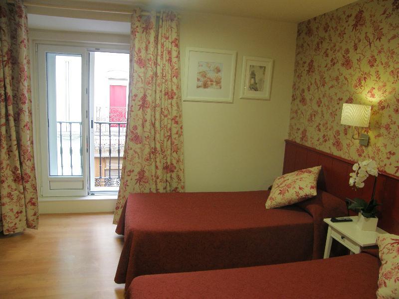 Hostal Matheu Мадрид Екстериор снимка